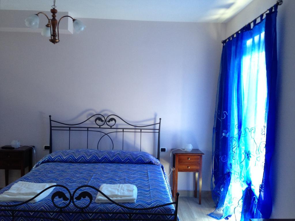Lovelucca Room photo